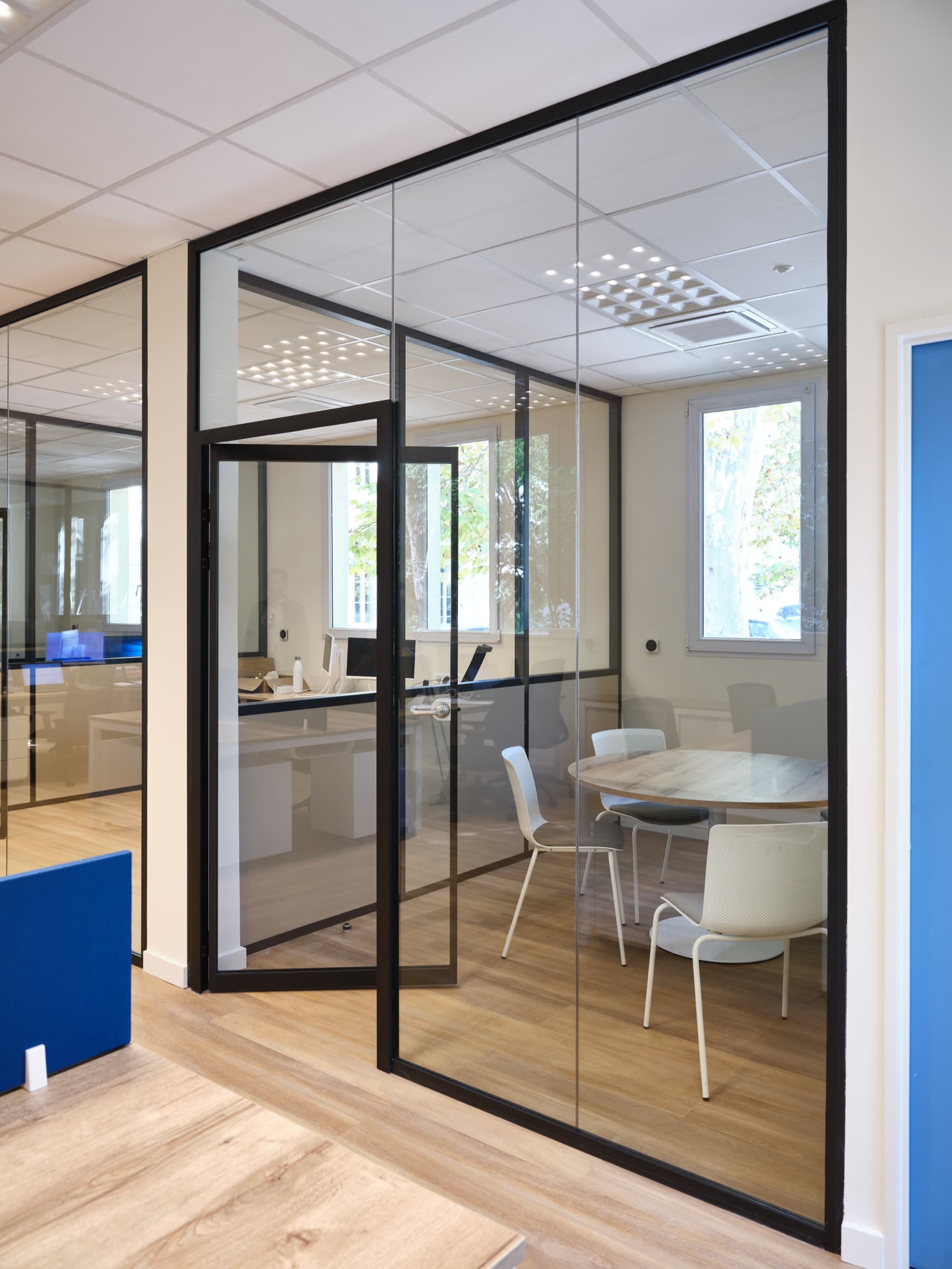 Aménagement d'espaces de travail professionnels - Image 2
