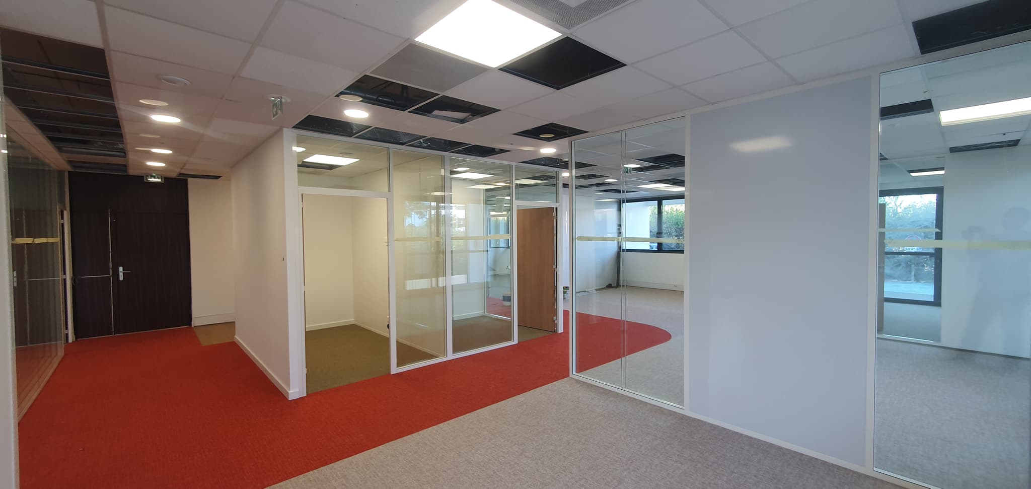Aménagement d'espaces de travail professionnels - Image 3