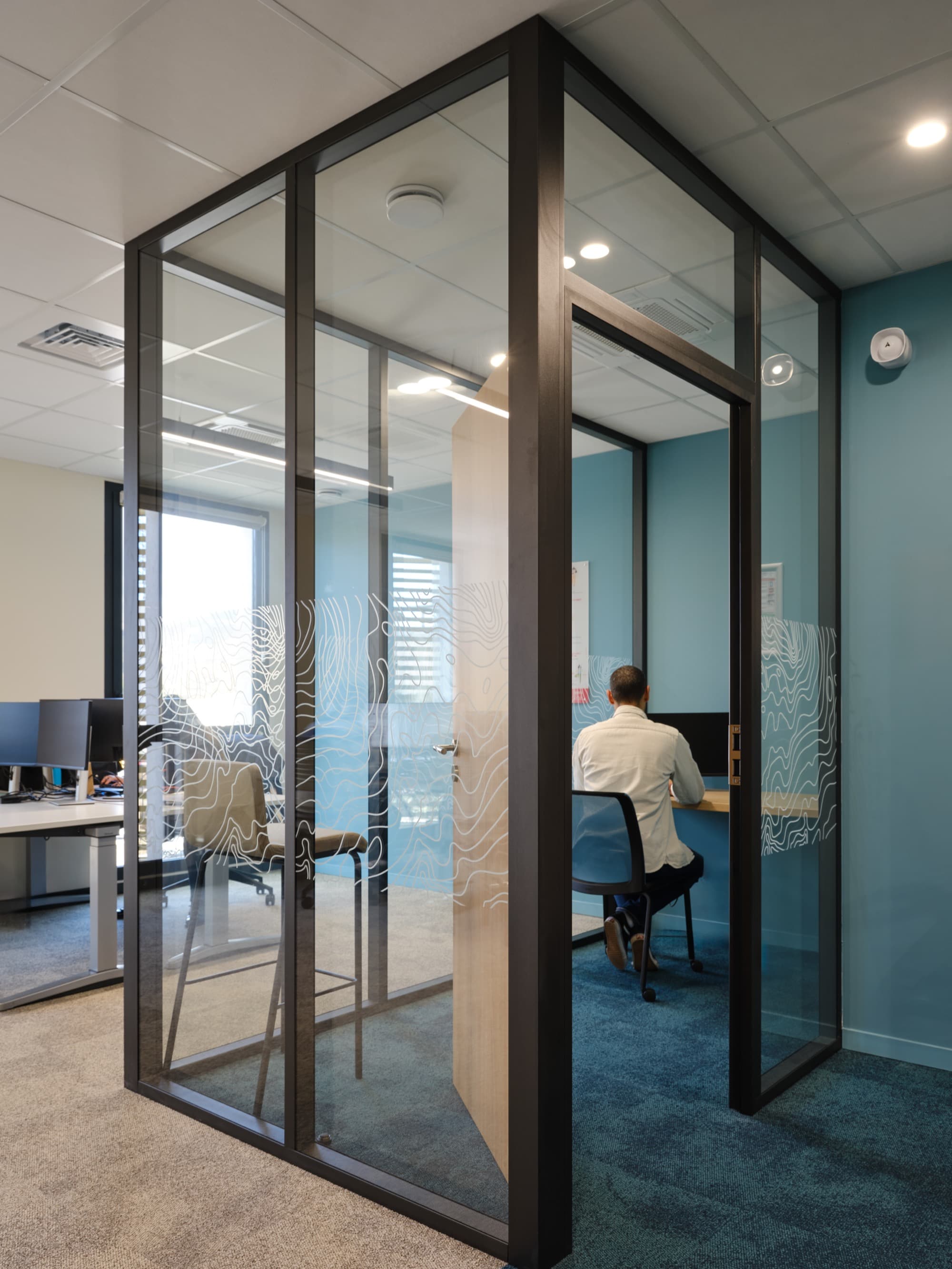 Aménagement d'espaces de travail professionnels - Image 2